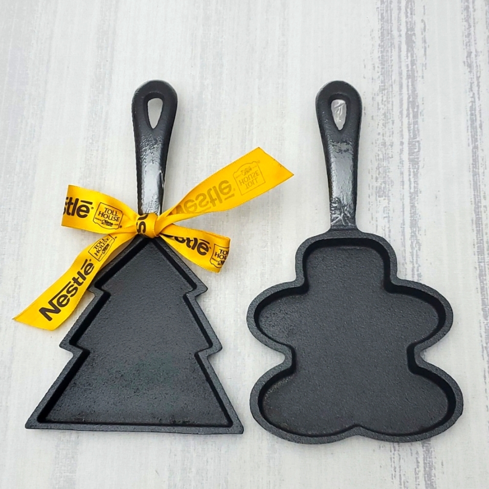 2 Cast Iron Skillet Baking Mold HolidayPans Christmas Tree & Gingerbread Cookies